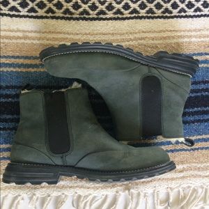 Fleece lined black Ugg boot